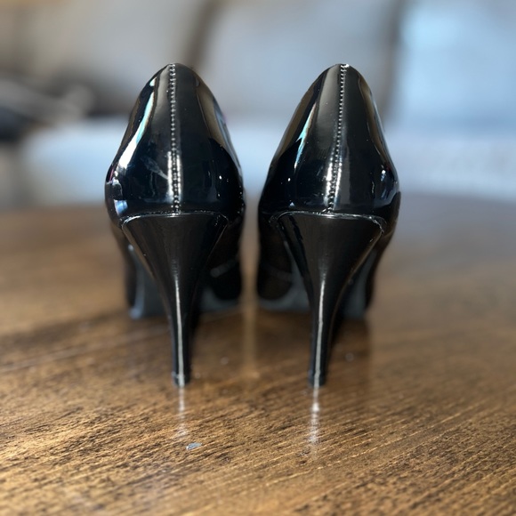 Pumps by Fergie size 6 - Picture 7 of 7